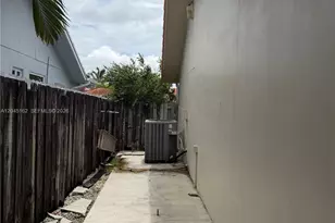 3262 SW 139th Pl, Miami, FL 33175 - Photo 36