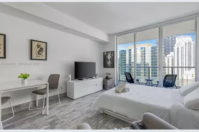 1300 Brickell Bay Dr #2713, Miami, FL 33131 - Photo 6