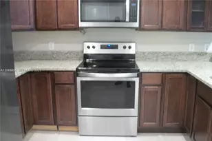 13900 Lake Placid Ct, Miami Lakes, FL 33014 - Photo 4