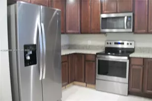 13900 Lake Placid Ct, Miami Lakes, FL 33014 - Photo 2