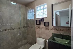 8905 NW 121st St, Hialeah, FL 33018 - Photo 6