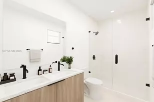 136 NW 164th St, Miami, FL 33169 - Photo 10