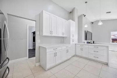 4870 Hawkes Bluff Ave, Davie, FL 33331 - Photo 10