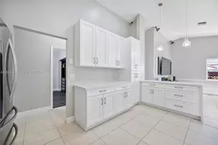 4870 Hawkes Bluff Ave, Davie, FL 33331 - Photo 10