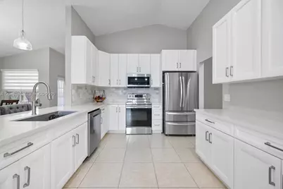 4870 Hawkes Bluff Ave, Davie, FL 33331 - Photo 8