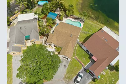 8165 NW 187th Ter, Hialeah, FL 33015 - Photo 28
