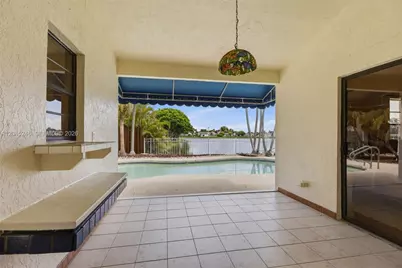 8165 NW 187th Ter, Hialeah, FL 33015 - Photo 22