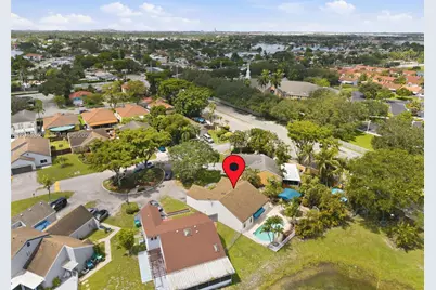 8165 NW 187th Ter, Hialeah, FL 33015 - Photo 30