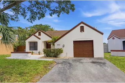 8165 NW 187th Ter, Hialeah, FL 33015 - Photo 4