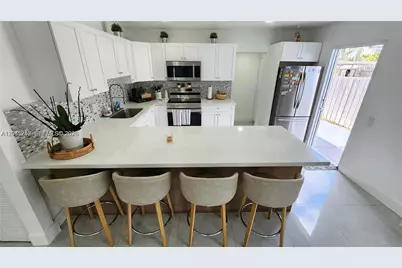 734 W 32nd St #734, Hialeah, FL 33012 - Photo 10