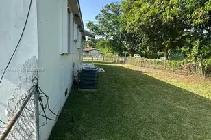 9025 NW 9th Ct, Miami, FL 33150 - Photo 10