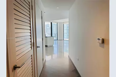 88 SW 7th St #1511, Miami, FL 33130 - Photo 2