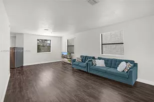 2502 NE 1st St, Homestead, FL 33033 - Photo 4