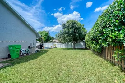 15810 N Wind Cir, Sunrise, FL 33326 - Photo 36