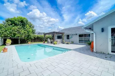 15810 N Wind Cir, Sunrise, FL 33326 - Photo 38
