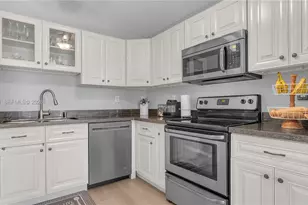 2048 NW 164th Ave, Pembroke Pines, FL 33028 - Photo 8