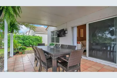 2048 NW 164th Ave, Pembroke Pines, FL 33028 - Photo 10
