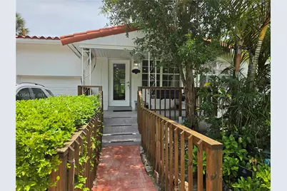 10801 NE 10th Ave, Biscayne Park, FL 33161 - Photo 2