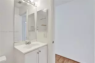 9921 NW 31st St, Doral, FL 33172 - Photo 16