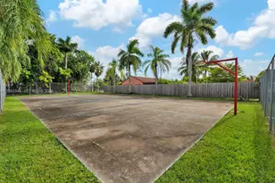 768 SW 9th St, Florida City, FL 33034 - Photo 22
