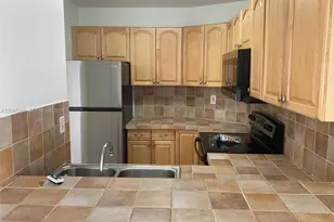 6995 NW 186th St, Hialeah, FL 33015 - Photo 14