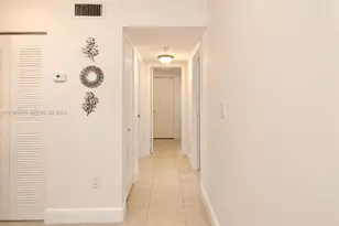 7090 NW 179th St, Hialeah, FL 33015 - Photo 8