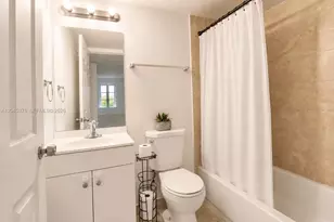 7090 NW 179th St, Hialeah, FL 33015 - Photo 12