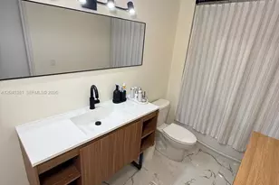 300 S Biscayne Blvd, Miami, FL 33131 - Photo 16