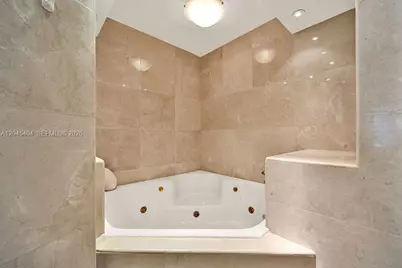 5225 Collins Ave #1117, Miami Beach, FL 33140 - Photo 14