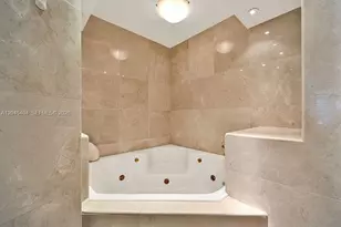 5225 Collins Ave, Miami Beach, FL 33140 - Photo 14