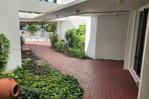 1075 93rd St, Bay Harbor Islands, FL 33154 - Photo 4