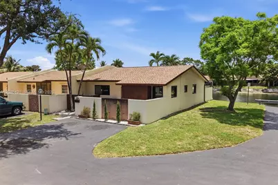 13776 Kendale Lakes Dr, Miami, FL 33183 - Photo 2