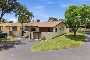 13776 Kendale Lakes Dr, Miami, FL 33183 - Photo 2