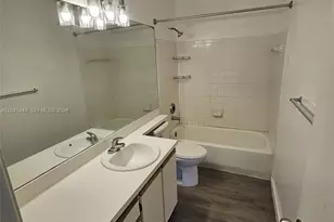 18306 NW 68th Ave, Hialeah, FL 33015 - Photo 16