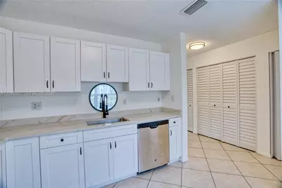 10829 NW 3rd Ct #B12L, Pembroke Pines, FL 33026 - Photo 14