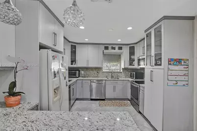 611 NE 171st St, North Miami Beach, FL 33162 - Photo 6
