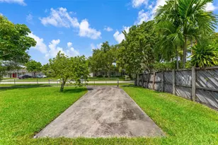 12061 SW 119th St, Miami, FL 33186 - Photo 16