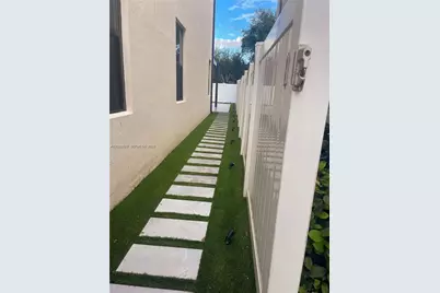 8719 W 33rd Ave, Hialeah, FL 33018 - Photo 26