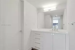 555 NE 34th St, Miami, FL 33137 - Photo 24