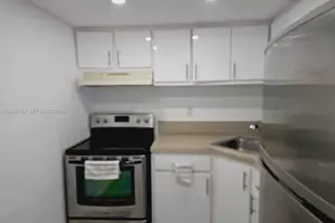 4550 NW 9th St, Miami, FL 33126 - Photo 1