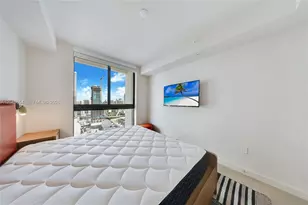 11 NE 6th St, Miami, FL 33132 - Photo 16