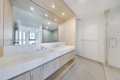 11 NE 6th St #3209, Miami, FL 33132 - Photo 4