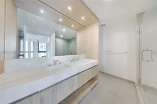 11 NE 6th St, Miami, FL 33132 - Photo 4