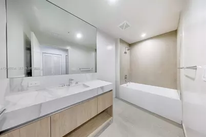 11 NE 6th St #3209, Miami, FL 33132 - Photo 6