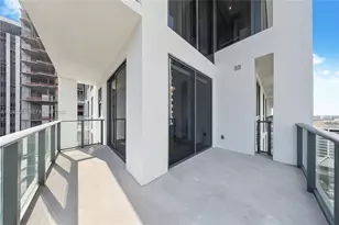 11 NE 6th St, Miami, FL 33132 - Photo 8