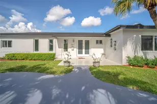 1807 SW 102nd Pl, Miami, FL 33165 - Photo 4