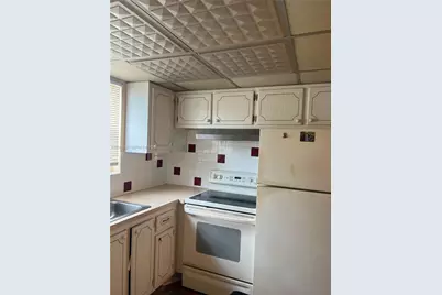 391 Windsor Q #0, West Palm Beach, FL 33417 - Photo 2