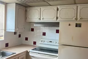 391 Windsor Q, West Palm Beach, FL 33417 - Photo 2
