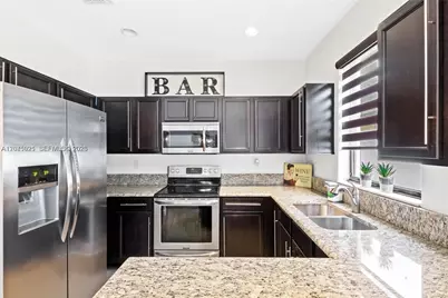 8925 W 33rd Ave, Hialeah, FL 33018 - Photo 12