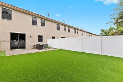 8925 W 33rd Ave, Hialeah, FL 33018 - Photo 24